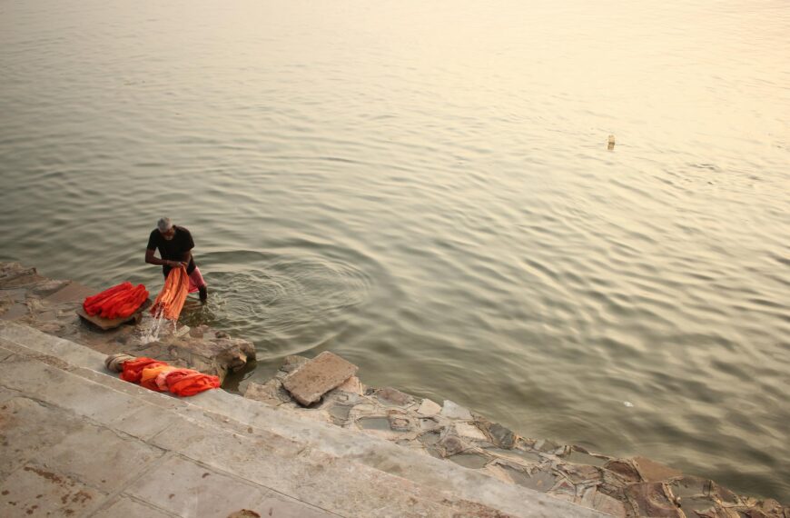 Blend of History & Faith: Golden Triangle Tour with Varanasi